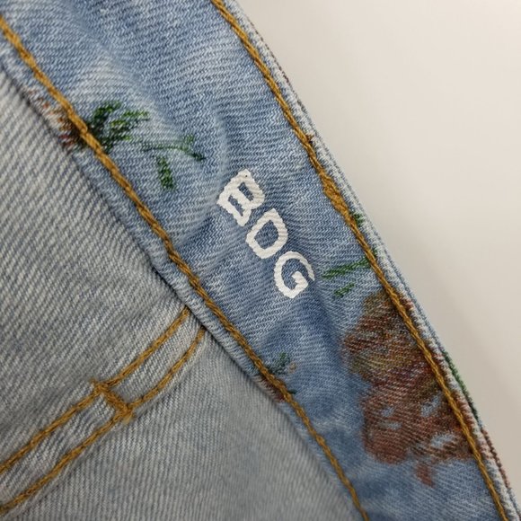 BDG Super High Rise Foxy Floral Print Shorts Size 26 - Picture 4 of 8